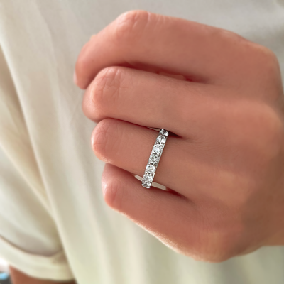 1 Ctw Ten Stone Round Moissanite Pavé Classic Wedding Band