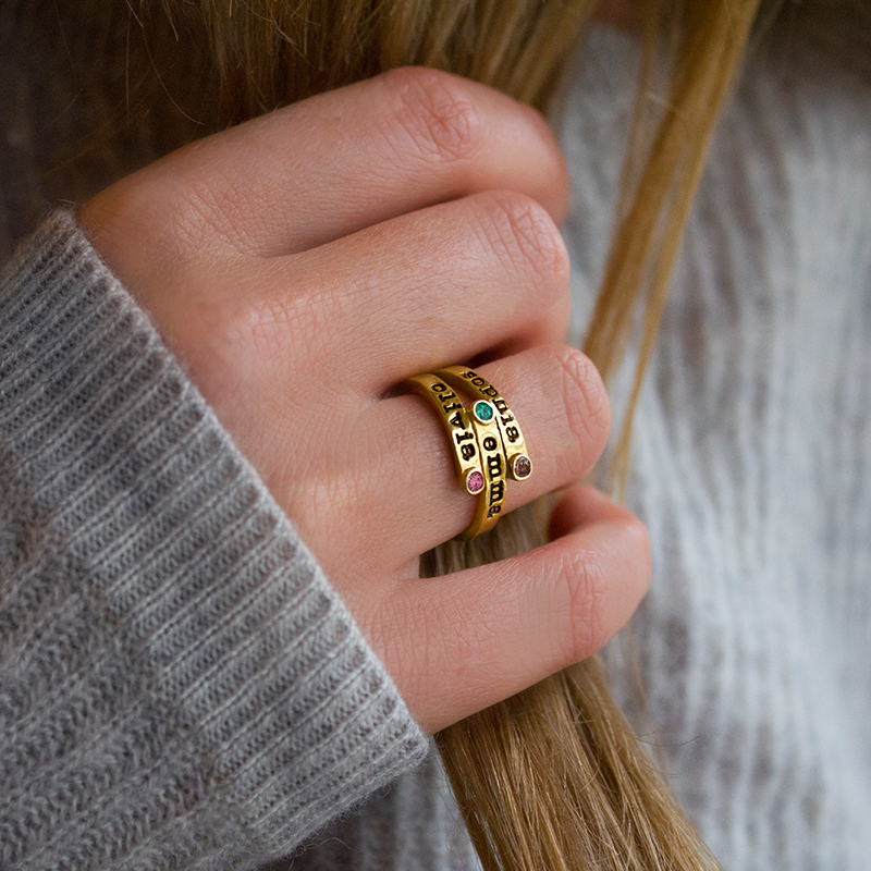 Personalized Overlapping Three Stone Ring