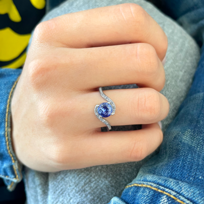 1 Ct Round Tanzanite & Diamond Pavï¿½ Bypass Ring