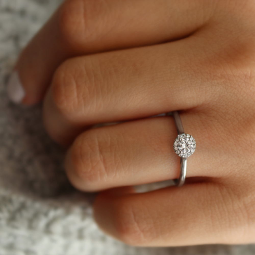 .18 Ctw Diamond Halo Promise Ring